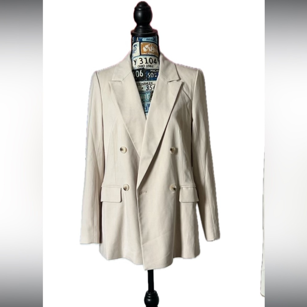 ⛅️ Skies are Blue cream white blazer NWOT